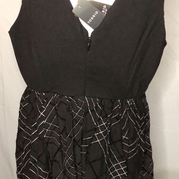 Torrid Black and Silver Plaid Mesh Mid Length Women’s Dress Size 14 NWT - Picture 6 of 7